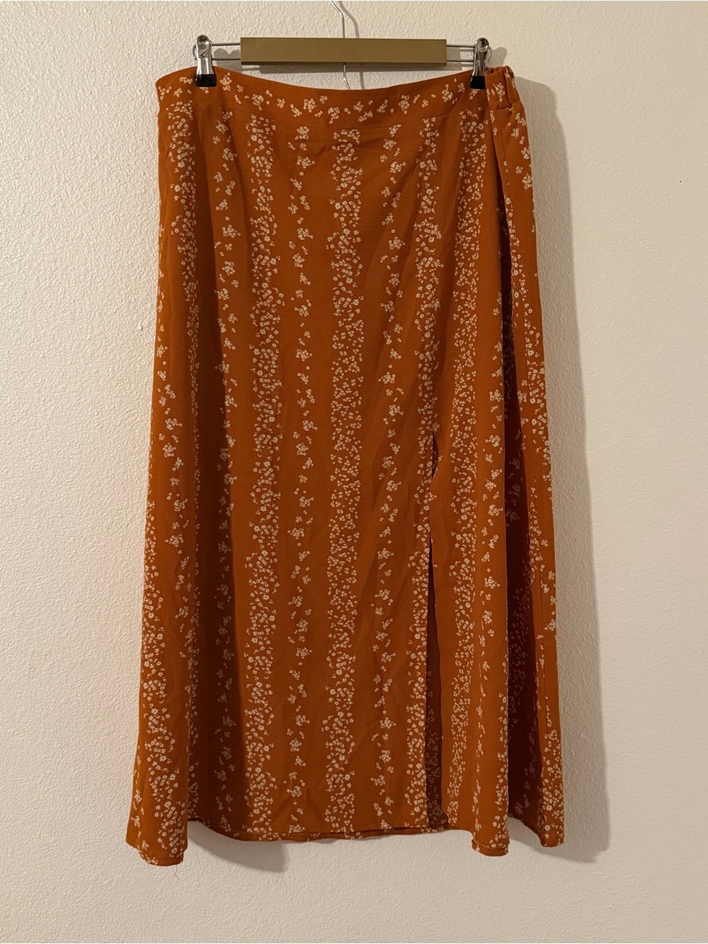 BCBG Paris Woman’s Burnt Orange Woven Skirt Size XL 16/18
